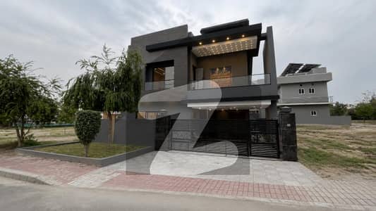 بحریہ ٹاؤن فیز 8 ۔ سیکٹر ایف - 1 بحریہ ٹاؤن فیز 8,بحریہ ٹاؤن راولپنڈی,راولپنڈی میں 5 کمروں کا 10 مرلہ مکان 4.1 کروڑ میں برائے فروخت۔