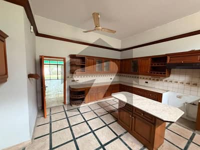 22 Marla Old House Prime Location M Block