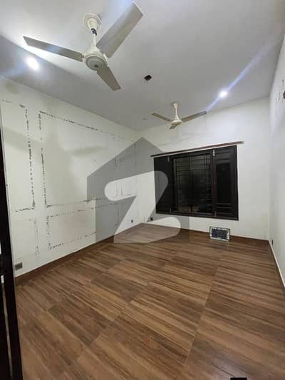 100 Yd Bungalow For Rent
