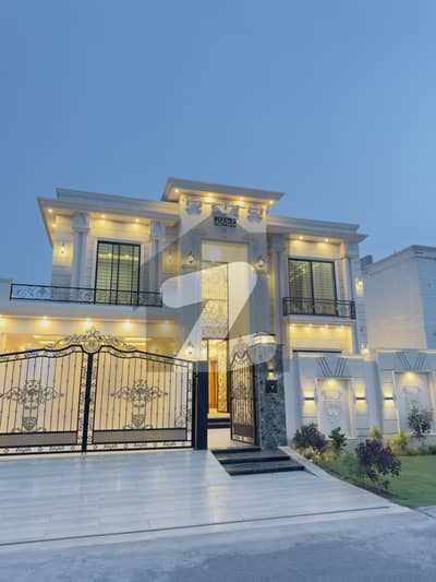 10 Marla Ultra-Modern & Most Elegant House for Sale In Royal Orchard Multan   Looking for your dream home? This is a perfect opportunity you dont want to miss!  Located in the heart of Multan, this beautifully designed house offers a luxurious