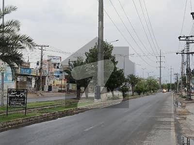 کالج روڈ لاہور میں 8 مرلہ کمرشل پلاٹ 2.5 کروڑ میں برائے فروخت۔