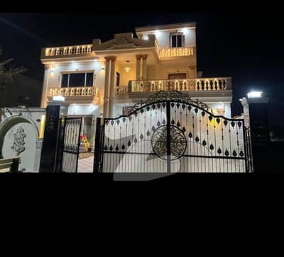 لاھور موٹروے سٹی لاہور میں 6 کمروں کا 1 کنال مکان 1.3 لاکھ میں کرایہ پر دستیاب ہے۔