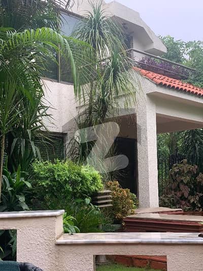 Beautiful luxury house with lounge and entrance in racecourse Park/ Jillani Park