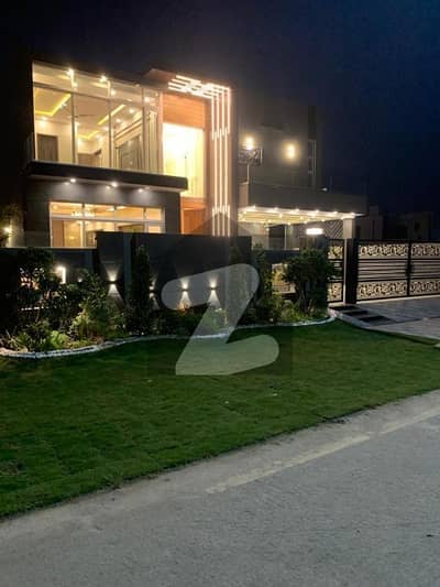 Near To Park Brand New House Owner Needy