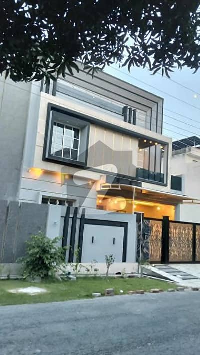 Beautiful House Near To Medical Store And Market