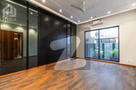 SEPARATE ENTRANCE 1 KANAL LAVISH UPPER PORTION ON TOP LOCATION Entrance FOR RENT IN DHA PHASE 6 LAHORE