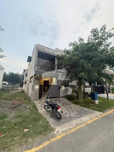 ڈی ایچ اے 9 ٹاؤن ۔ بلاک سی ڈی ایچ اے 9 ٹاؤن,ڈیفنس (ڈی ایچ اے),لاہور میں 3 کمروں کا 5 مرلہ مکان 95.0 ہزار میں کرایہ پر دستیاب ہے۔