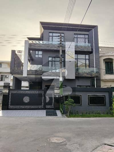 گارڈن ٹاؤن گوجرانوالہ میں 5 کمروں کا 10 مرلہ مکان 3.5 کروڑ میں برائے فروخت۔