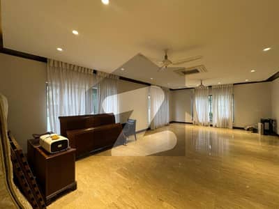 DHA ONE KANAL FULL FURNISHED BUNGLOW ELLEGENT STYLE FOR RENT