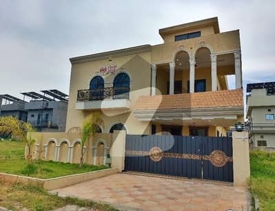 بحریہ ٹاؤن فیز 8 ۔ بلاک آئی بحریہ ٹاؤن فیز 8,بحریہ ٹاؤن راولپنڈی,راولپنڈی میں 5 کمروں کا 10 مرلہ مکان 3.55 کروڑ میں برائے فروخت۔
