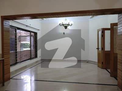 ای ۔ 11 اسلام آباد میں 4 کمروں کا 8 مرلہ مکان 2.0 لاکھ میں کرایہ پر دستیاب ہے۔