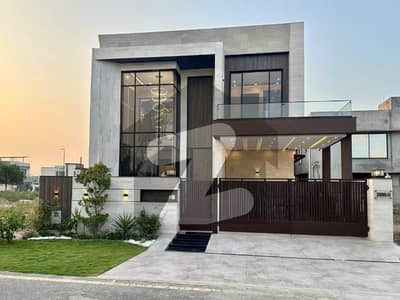 Modern Luxury & Prime Location: 8 Marla Designer Villa in DHA 9 Town