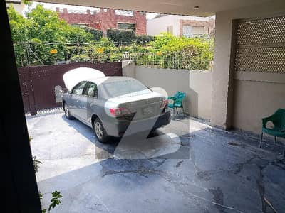 DHA Phase 3 1kanal Upper Portion Very Good Condition Saprate Gate