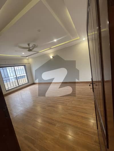 BEAUTIFUL LOCATION UPPER PORTION FOR RENT