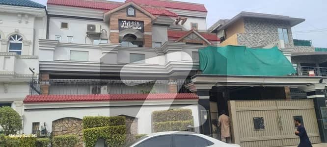 پی جی ای سی ایچ ایس فیز 2 پنجاب گورنمنٹ ایمپلائیز سوسائٹی,لاہور میں 7 کمروں کا 17 مرلہ مکان 7.5 کروڑ میں برائے فروخت۔