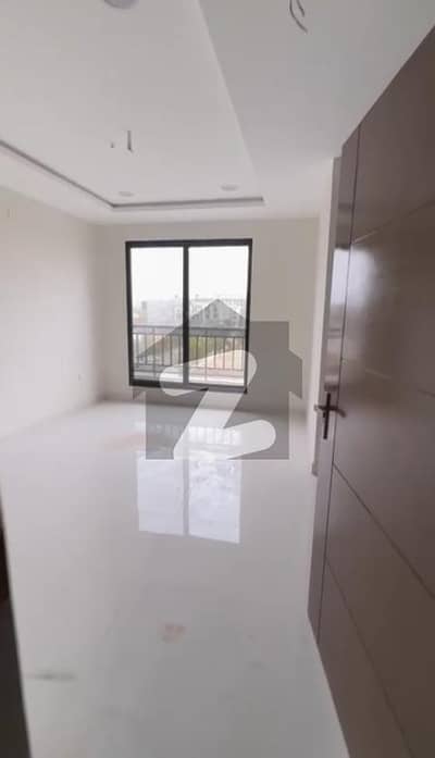 01 BEDROOM LUXURY UNFURNISHED APARTMENT AVAILABLE FOR SALE ON REASONABLE AT GULBERG GREEN ISLAMABAD