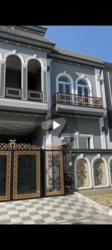 ڈی سی کالونی - ساون بلاک ڈی سی کالونی,گوجرانوالہ میں 4 کمروں کا 5 مرلہ مکان 2.7 کروڑ میں برائے فروخت۔