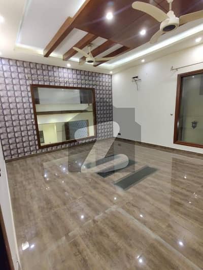500 SQ Yard Villa Available For Rent
