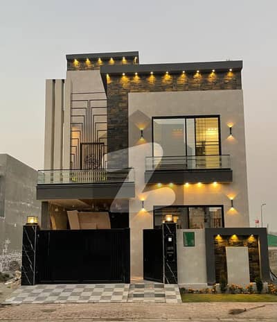 بحریہ ٹاؤن سیکٹر ای بحریہ ٹاؤن,لاہور میں 3 کمروں کا 5 مرلہ مکان 2.02 کروڑ میں برائے فروخت۔