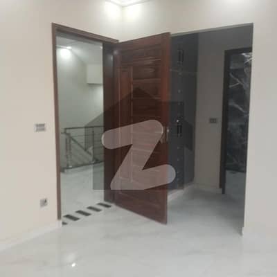 10 MARLA UPPER PORTION AVAILABLE FOR RENT