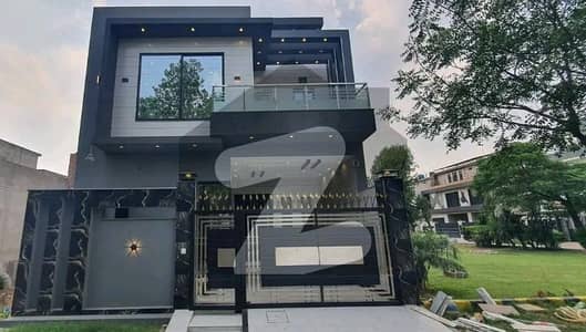بحریہ ٹاؤن سیکٹرڈی بحریہ ٹاؤن,لاہور میں 3 کمروں کا 5 مرلہ مکان 1.95 کروڑ میں برائے فروخت۔