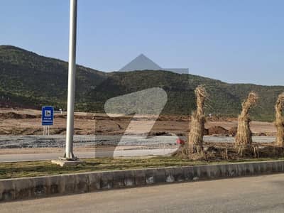 مارگلہ انکلیو اسلام آباد میں 1 کنال رہائشی پلاٹ 6.8 کروڑ میں برائے فروخت۔