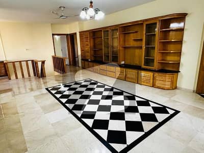 ایف ۔ 8 اسلام آباد میں 4 کمروں کا 1 کنال مکان 8.5 لاکھ میں کرایہ پر دستیاب ہے۔
