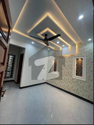 جی ۔ 13/2 جی ۔ 13,اسلام آباد میں 5 کمروں کا 8 مرلہ مکان 4.95 کروڑ میں برائے فروخت۔