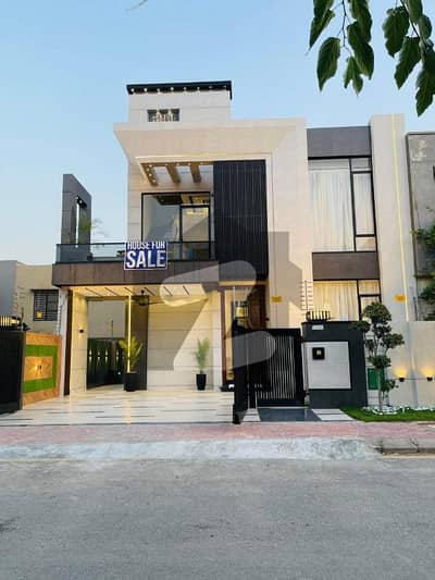 10 Marla Model House for Sale in Diamond Block, Park View City Lahore