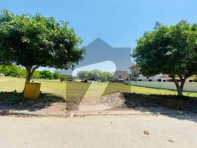 بحریہ گرینز۔ اوورسیز انکلیو بحریہ ٹاؤن فیز 8,بحریہ ٹاؤن راولپنڈی,راولپنڈی میں 1 کنال رہائشی پلاٹ 3.0 کروڑ میں برائے فروخت۔