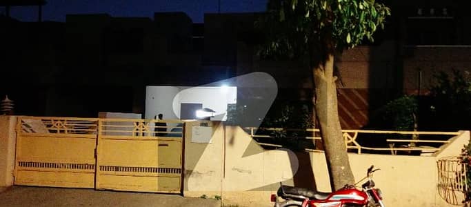 10 Marla House For Rent 4 Bed With 3 Bathroom Tvl D/D Kitchen Storage S/Q Rent,,135000