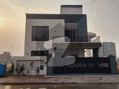 بحریہ ٹاؤن سیکٹر سی بحریہ ٹاؤن,لاہور میں 5 کمروں کا 10 مرلہ مکان 4.25 کروڑ میں برائے فروخت۔