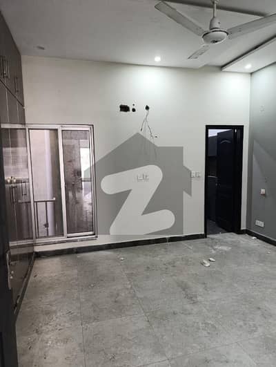4 marla portion available for rent
