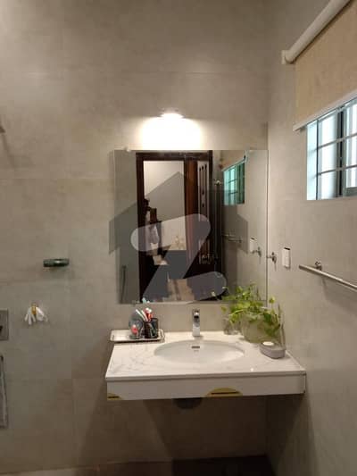 10 Marla Well Maintained 4 Beds House For Sale In Phase 3, DHA Lahore.
