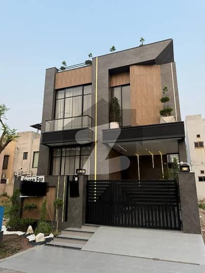 ڈی ایچ اے 9 ٹاؤن ۔ بلاک بی ڈی ایچ اے 9 ٹاؤن,ڈیفنس (ڈی ایچ اے),لاہور میں 3 کمروں کا 5 مرلہ مکان 2.3 کروڑ میں برائے فروخت۔