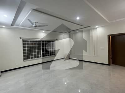 B-17 Upper Portion For rent Sized 14 Marla