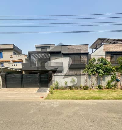 1 Kanal Prime Location Modern Luxury House For Sale