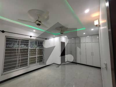 8 Marla New Condition House Available For Rent In Abubaker Block Proper Line Water Comes