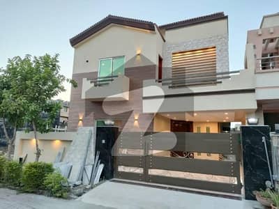 بحریہ ٹاؤن فیز 3 بحریہ ٹاؤن راولپنڈی,راولپنڈی میں 5 کمروں کا 10 مرلہ مکان 4.1 کروڑ میں برائے فروخت۔ بحریہ ٹاؤن فیز 3 بحریہ ٹاؤن راولپنڈی,راولپنڈی میں 5 کمروں کا 10 مرلہ مکان 4.1 کروڑ میں برائے فروخت۔