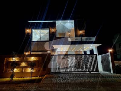 ڈی ایچ اے ڈیفینس فیز 3 ڈی ایچ اے ڈیفینس,اسلام آباد میں 5 کمروں کا 13 مرلہ مکان 6.0 کروڑ میں برائے فروخت۔