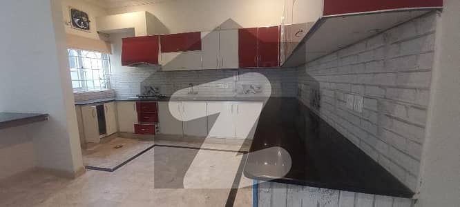 جی ۔ 13/3 جی ۔ 13,اسلام آباد میں 6 کمروں کا 10 مرلہ مکان 7.75 کروڑ میں برائے فروخت۔