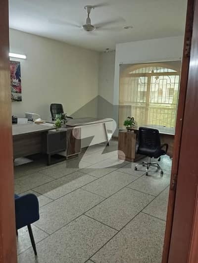 01 KANAL COMMERCIAL OFFICE USE UPPER PORTION FOR RENT IN JOHAR TOWN LAHORE