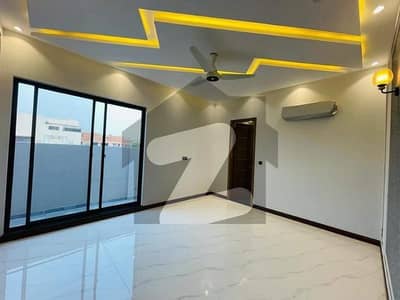 10 Marla House Up For Rent In Central Park - Block G