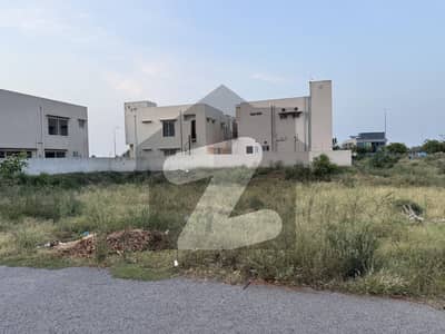ڈی ایچ اے فیز 8 - بلاک ڈبلیو فیز 8,ڈیفنس (ڈی ایچ اے),لاہور میں 1 کنال رہائشی پلاٹ 6.2 کروڑ میں برائے فروخت۔