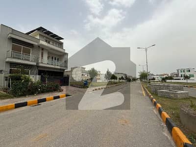 ایف ۔ 17 اسلام آباد میں 1 کنال رہائشی پلاٹ 1.69 کروڑ میں برائے فروخت۔