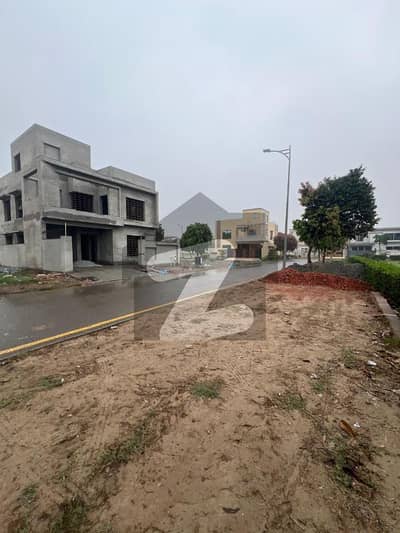 8.36 MARLA MOST BEAUTIFUL PRIME LOCATION RESIDENTIAL FACING PARK PLOT FOR SALE IN NEW LAHORE CITY PHASE 1