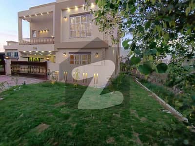 A House Of 7.5 Marla In Bahria Town Phase 8
