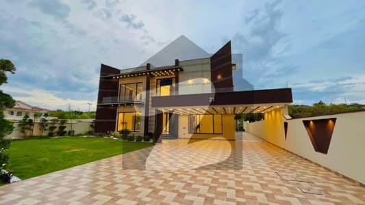 2.5 Kanal Ultra Luxury Mansion For Sale in Bahria Town Phase 8