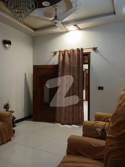 3 Bed D/D Portion Lease With Roof With Attached Bathrooms In Gulshan-e-Iqbal Block 13/D Demand :39000000