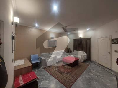 4 Marla Faicing Park Upper Portion Available For Rent in R1 Block Near Shaukat Khanam Hospital Lahore